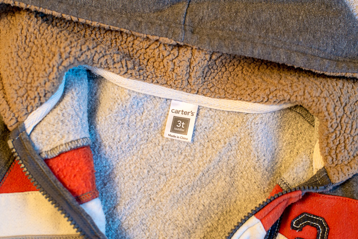 Разобрала детские вещи, всё на продажу. И немного взрослых вещей тоже (в конце списка).