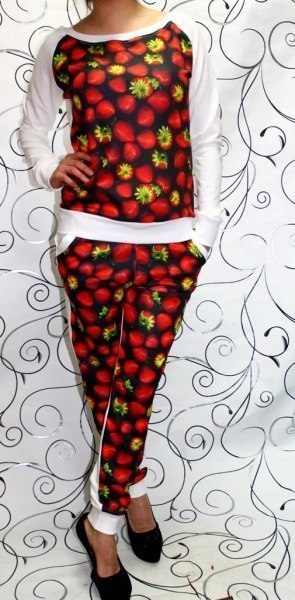 Много костюмов. выкуп в 17 часов