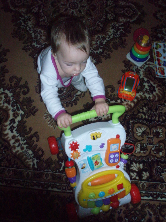 Первые шажочки Наоми!