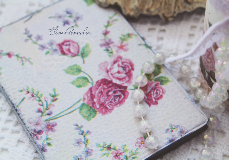 Обложка на паспорт  " та в ужасных розочках"