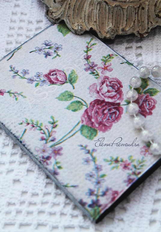 Обложка на паспорт " та в ужасных розочках"