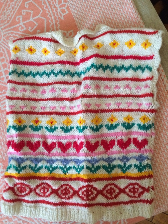 Вязанные жилетки и костюм