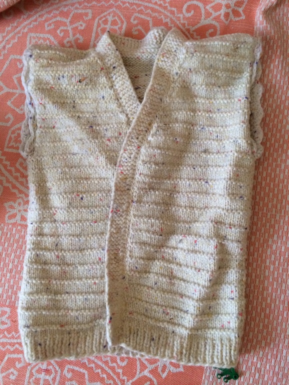 Вязанные жилетки и костюм