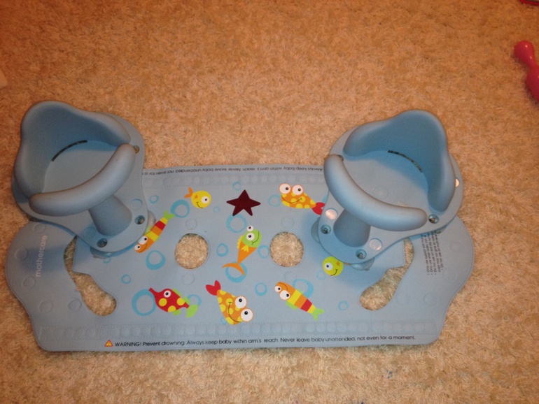 Продаю Стульчик для купания mothercare Duo AquaPod и подушки Plantex Rest Easy в коляску (люльки и в
