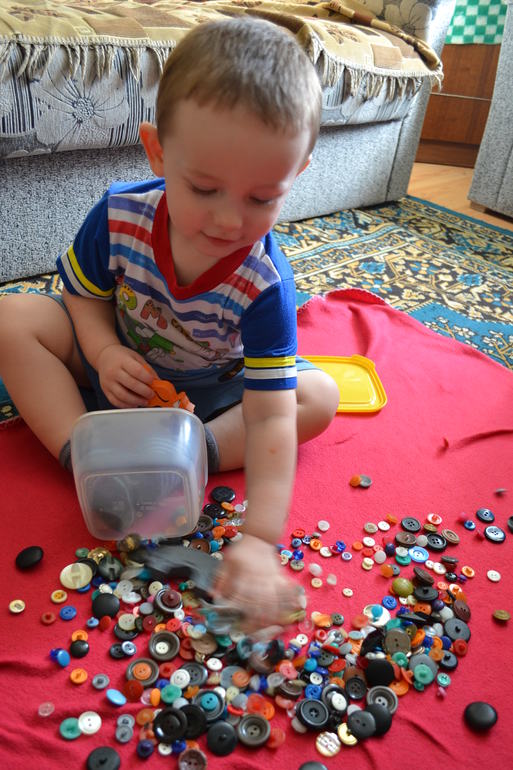 Коробочка с пуговицами