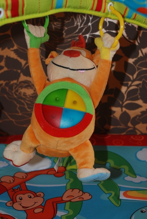 Развивающий коврик Tiny Love 1300 рублей