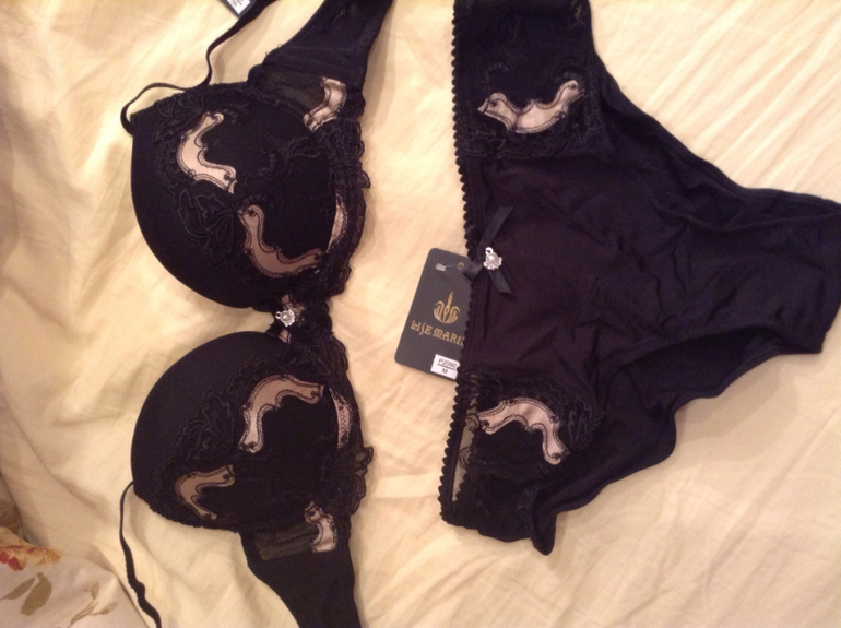 Пристрою черный комплект 75B (скорее А)+ М(трусики). 690 р.