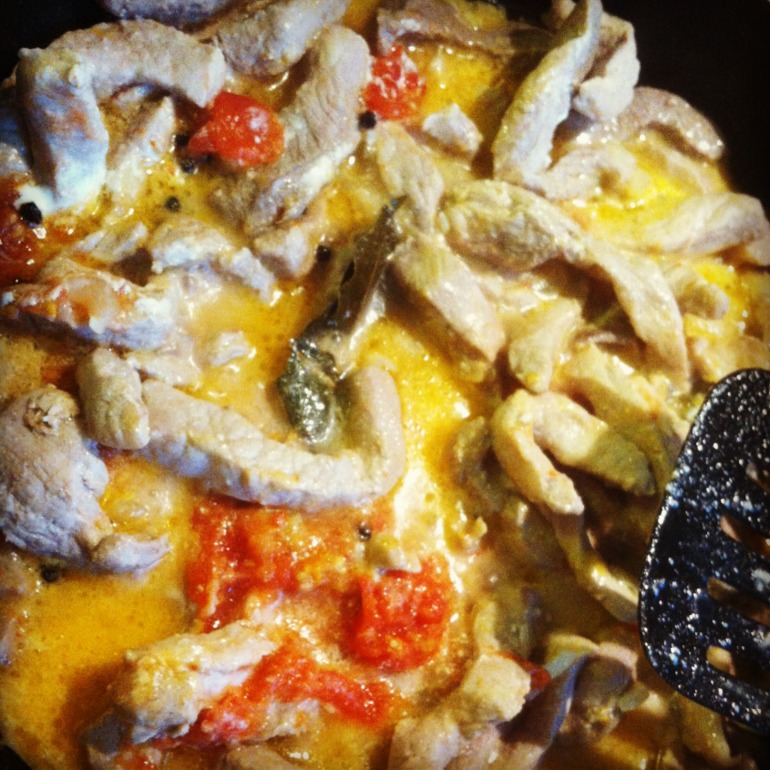 Ну очень вкусная поджарочка из свининки.