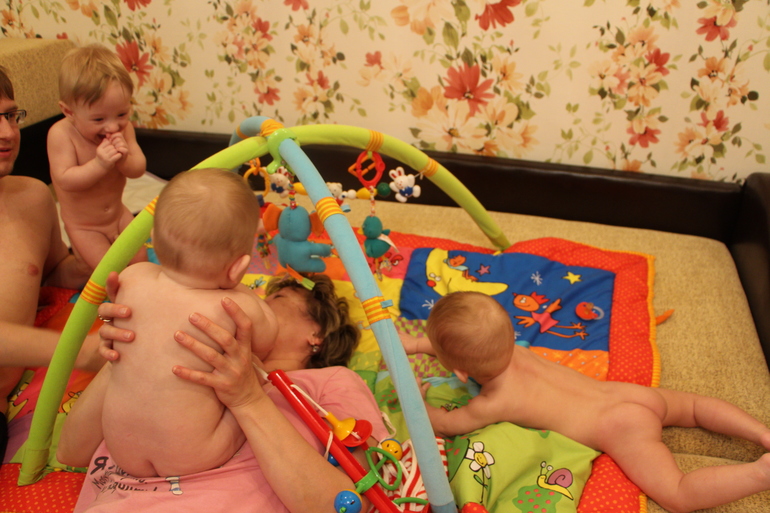 Нам 8 месяцев.