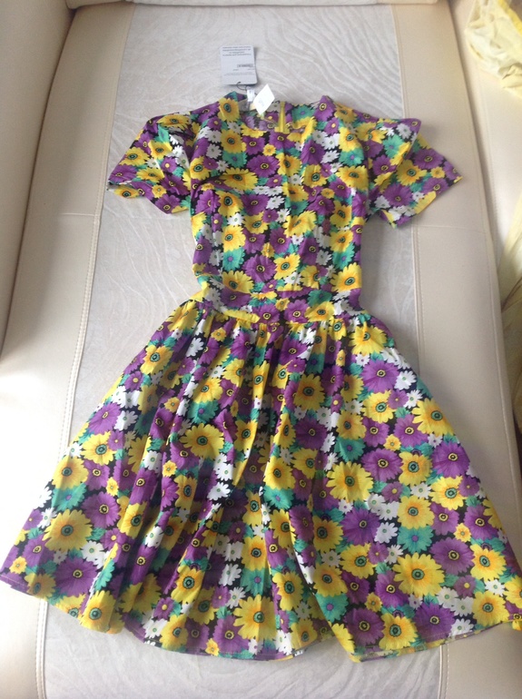 Пристраиваю платье размер S с цветочным принтом 1001dress