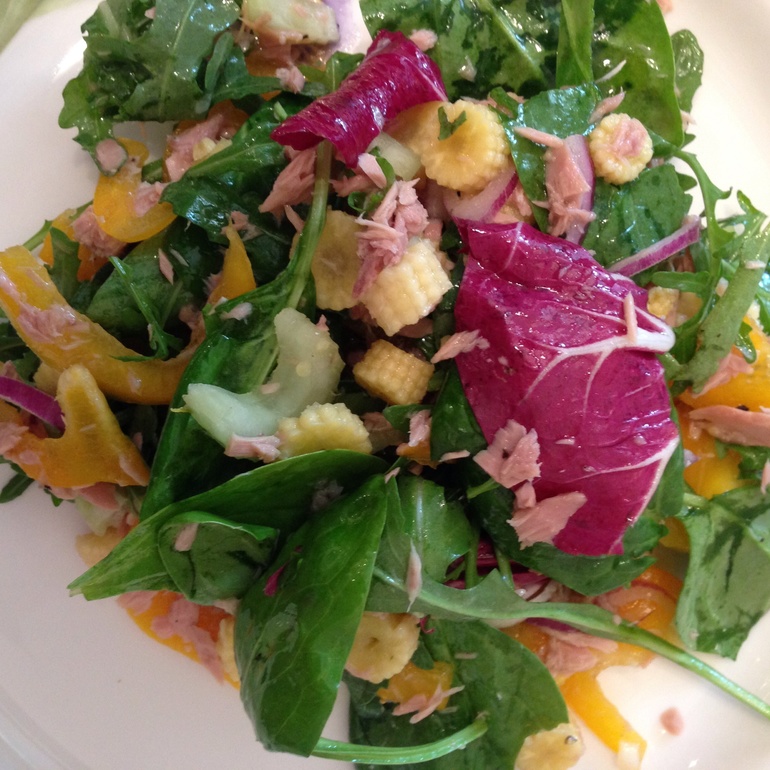 Серия лёгких салатов: с тунцом, молодой кукурузой и сельдереем