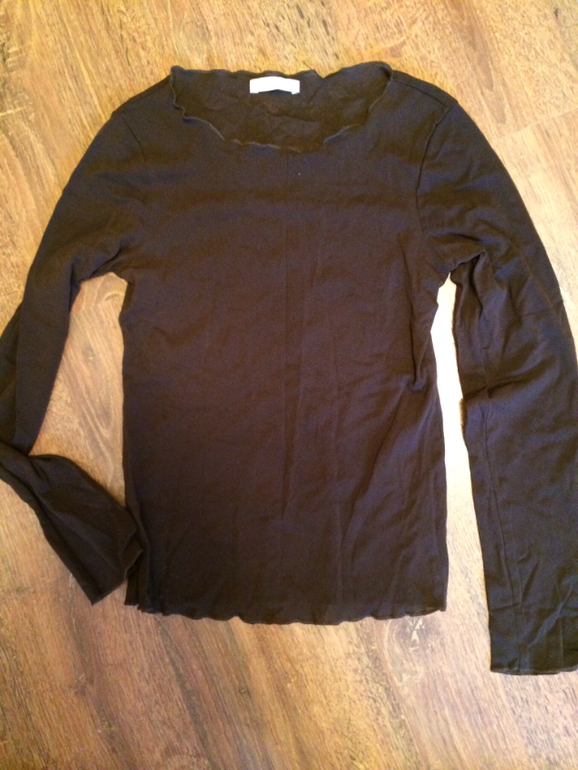 Одежда 42-44-46 новая и в идеале. Дешево.