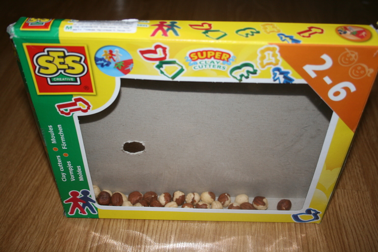 Кормим белочку