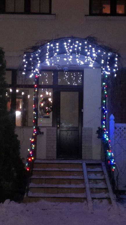 Украсили вход. Ура!