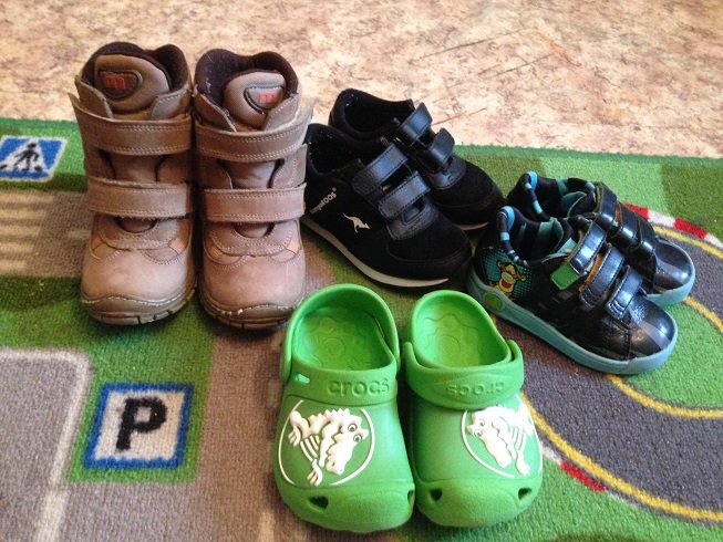 Продам обувь 21, 22, 23 и 24 размеров. ер 6-7 (22-23) цена 250 руб.