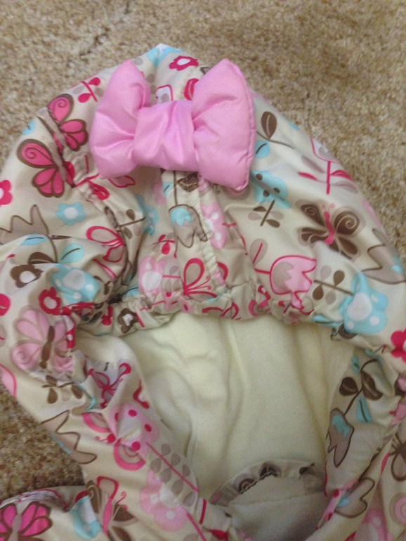 Продаю красивую одежду б/у для девочки от 0 до 12 месяцев.