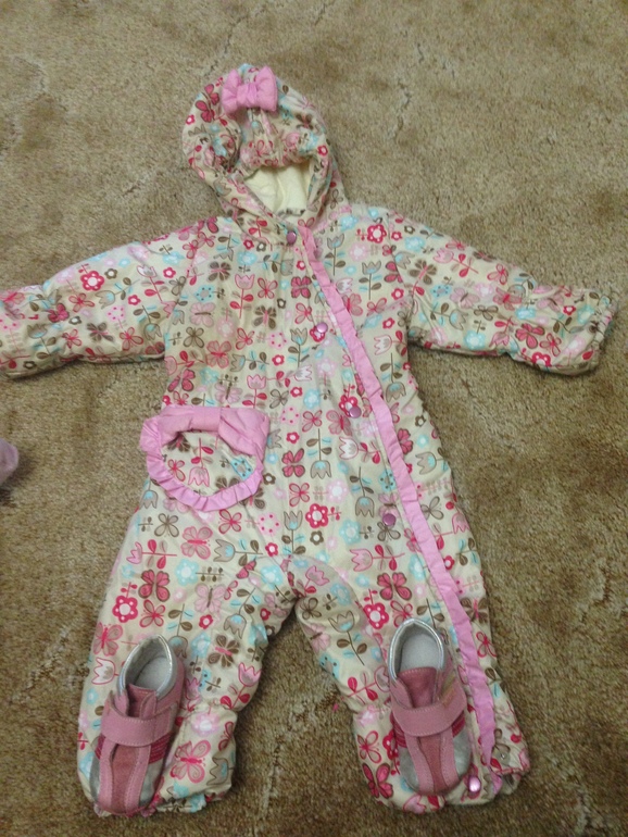 Продаю красивую одежду б/у для девочки от 0 до 12 месяцев.