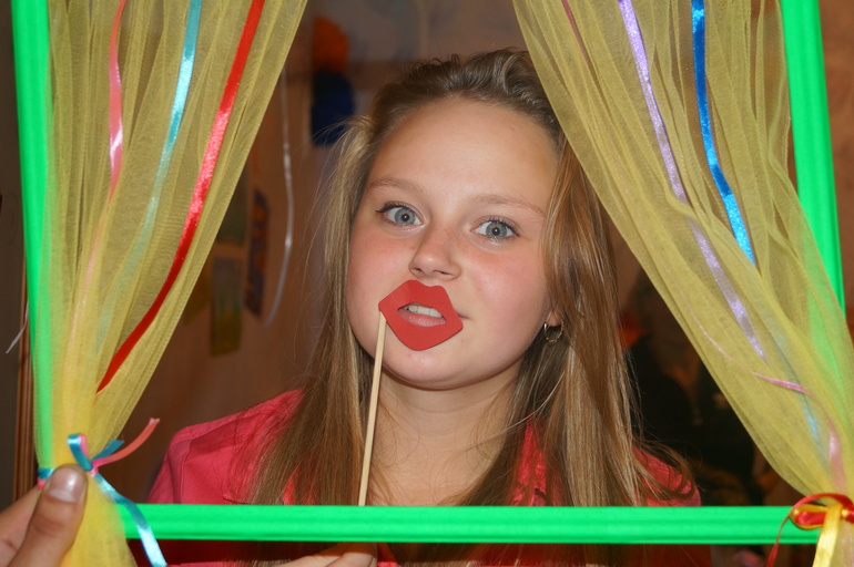 Наш годик в радужном стиле))