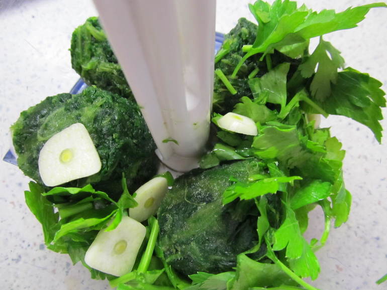 Куриная грудка под шпинатным соусом