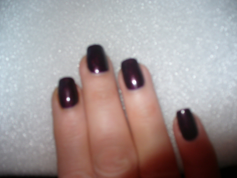 Приводим ноготочки в порядок.