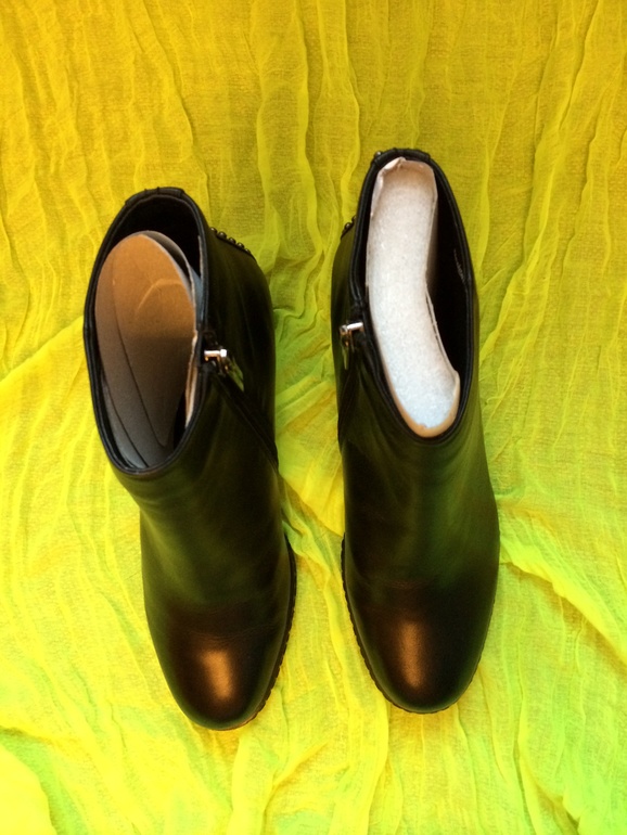 Полусапожки(кож.нат. на байке) НОВЫЕ! Размер 37 Цена 1300р