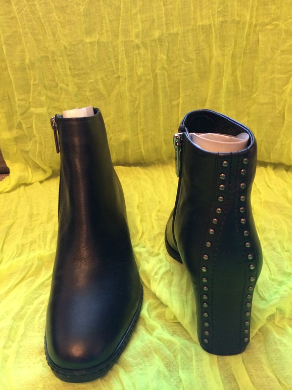 Полусапожки(кож.нат. на байке) НОВЫЕ! Размер 37 Цена 1300р