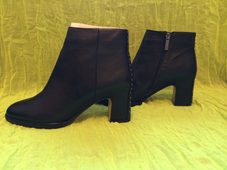 Полусапожки(кож.нат. на байке) НОВЫЕ! Размер 37 Цена 1300р