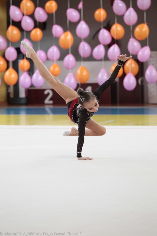 Наша девочка не перестаёт нас радовать своим терпением и трудолюбием!!!