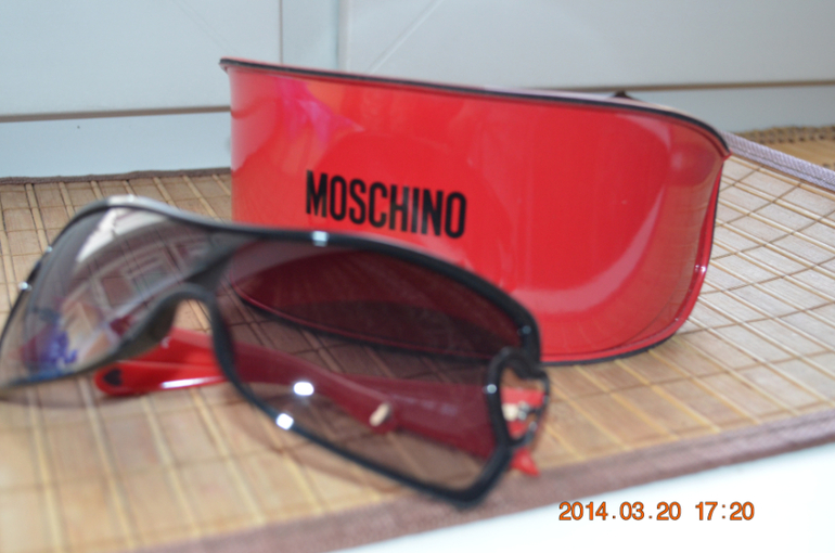 Очки Moschino! оригинал, с фирмен. коробочкой