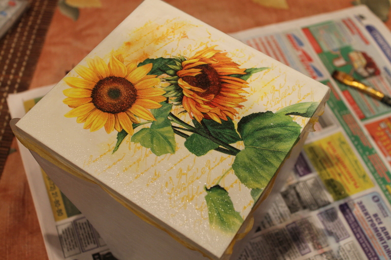 Совместный декупаж короба для специй.