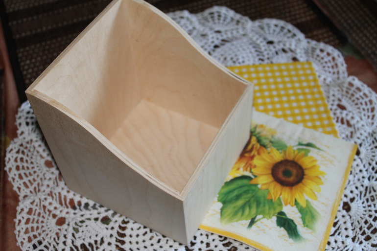 Совместный декупаж короба для специй.