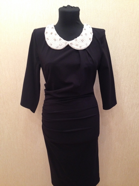 Элегантные платья 44 размер стоит 1500 руб