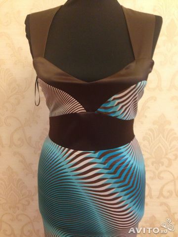 Платья Красивая сидит тело отлично цена 1300 рубдей