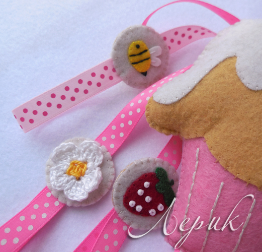 В комнате маленькой модницы беспорядку не место!