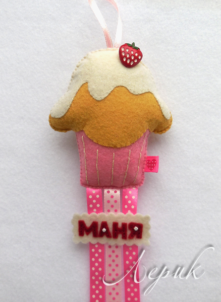 В комнате маленькой модницы беспорядку не место!