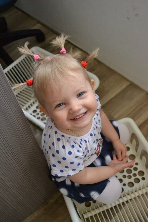 Дочурка в гостях у бабушки)