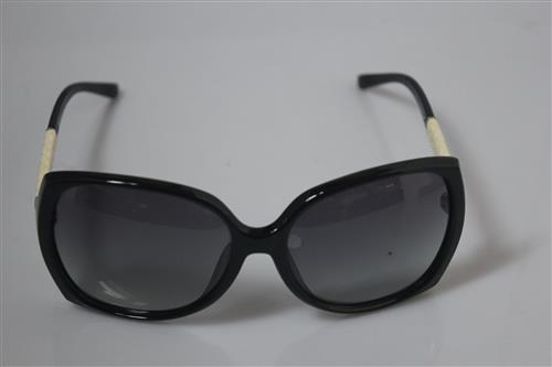 фото посредника . очки Chanel