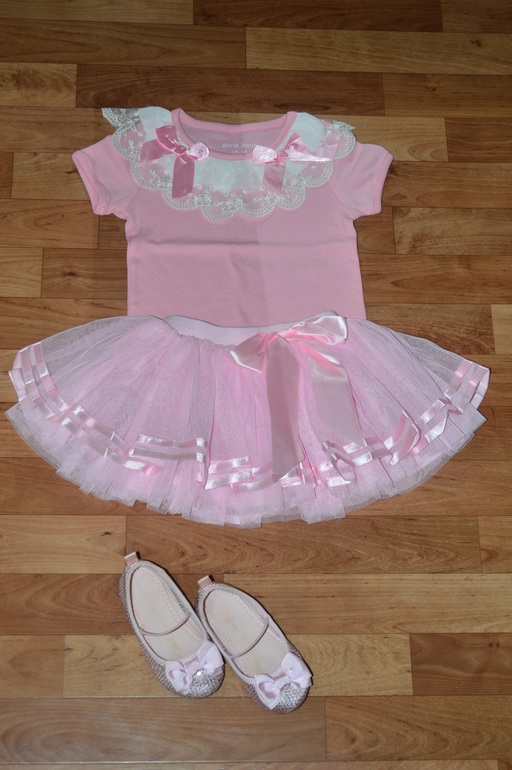 Для девочки 1,5-2 года.