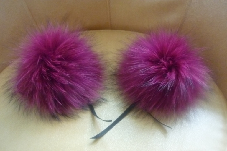 меховые помпоны ягодных цветов))-малина и черешня))