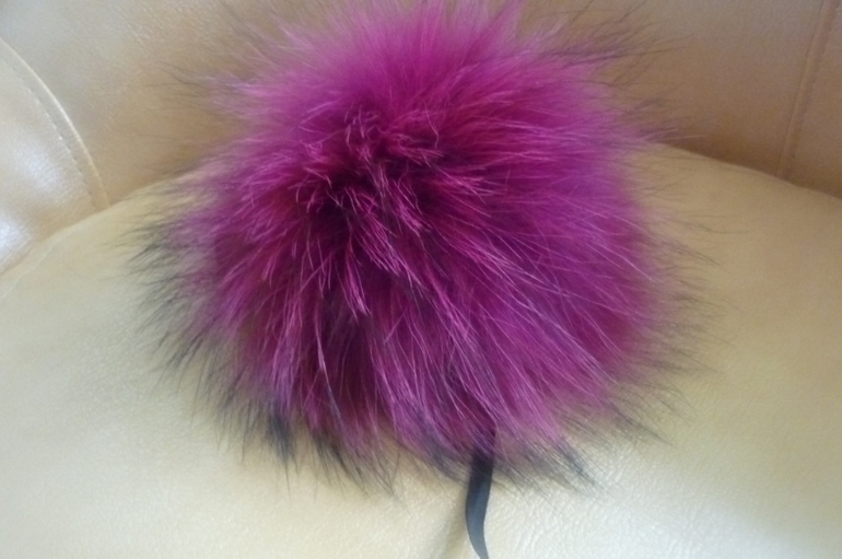 меховые помпоны ягодных цветов))-малина и черешня))