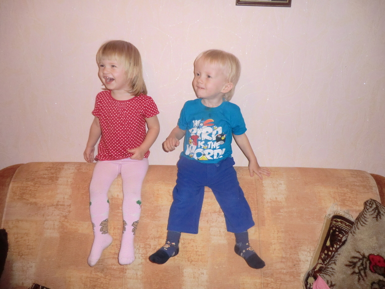 Кратко о детях (2 года и 4 месяца)