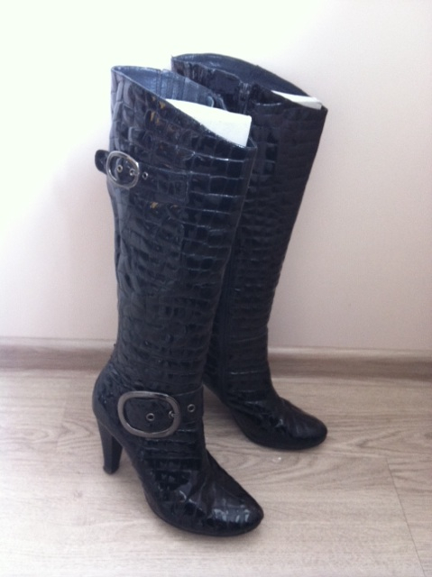 Отдам в г. Раменское. Или м. Митино. Туфли, сумка, купальник и другое..