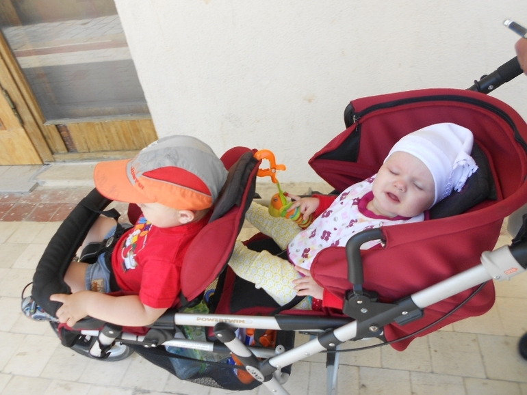 Гуляли в субботу в парке)