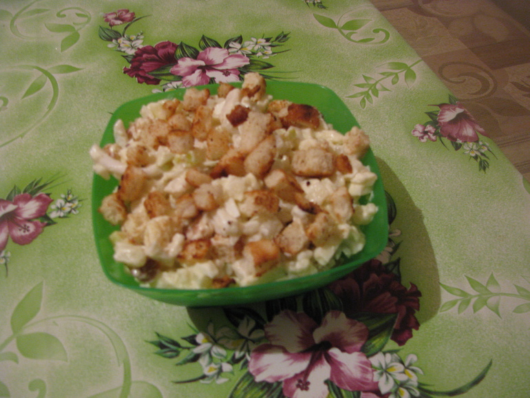 Салат с кальмарами и яблоками