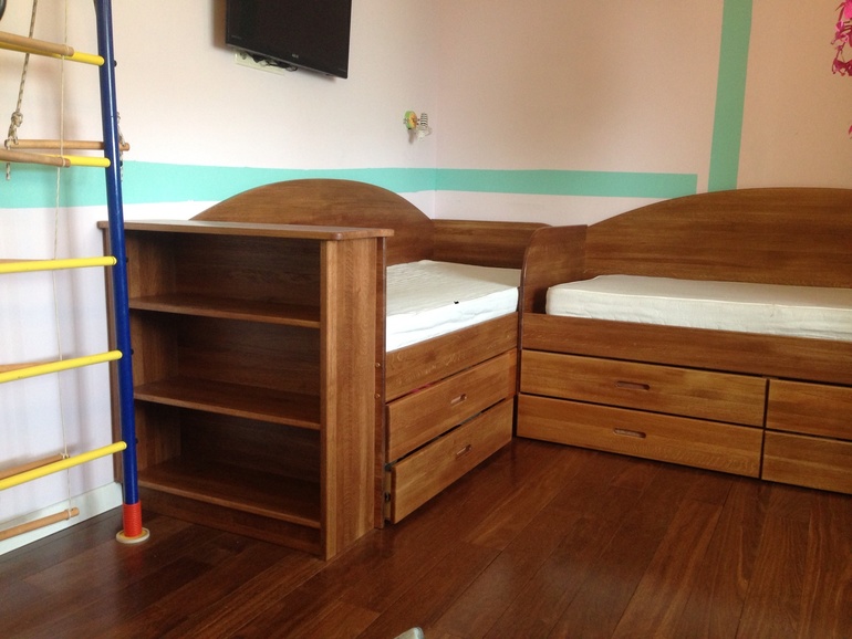 Кровать с комодами из массива дуба