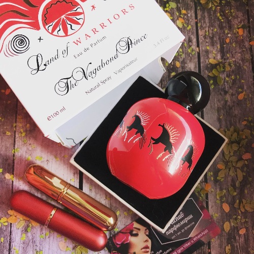 The vagabond prince land of warriors. The vagabond prince. Духи красные с куполом. Парфюм с черным круглым колпачком. The vagabond prince enchanted forest edp телеграмм.