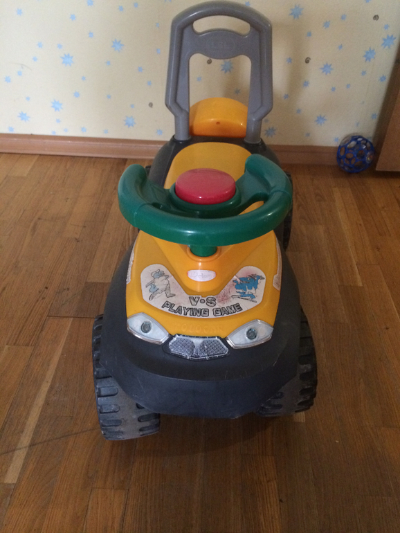 Машинки-каталки для мальчика и девочки