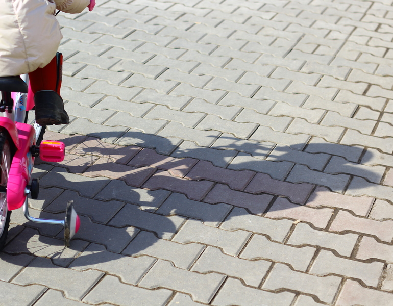 первые шаги - велосипед))