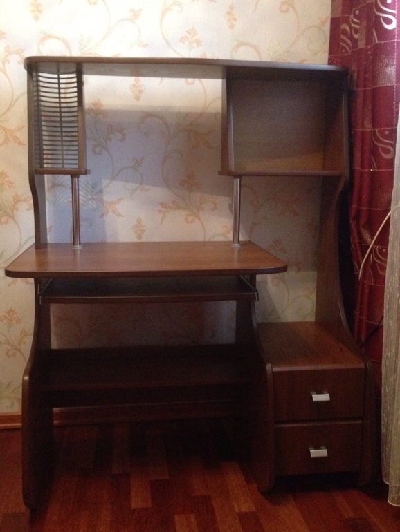 Продам Компьютерный стол(г.московский)