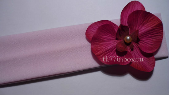 Шляпки, шапочки, повязки на голову, резинки для волос и заколочки с пышными цветами или бантиками!